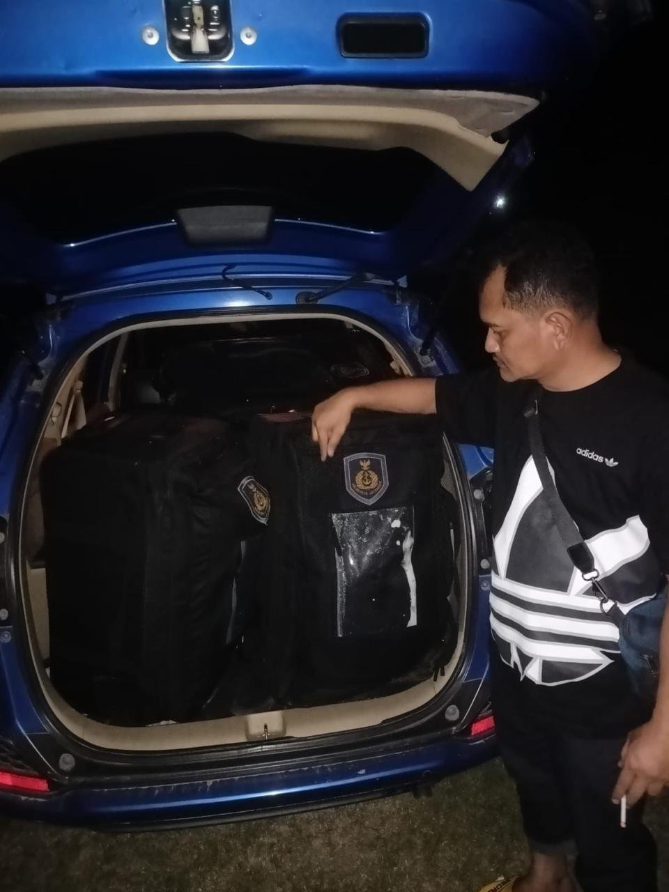 Nelayan Diimbau Tidak Mengambil Barang Dari KMP Glory Indah Surabaya yang Karam