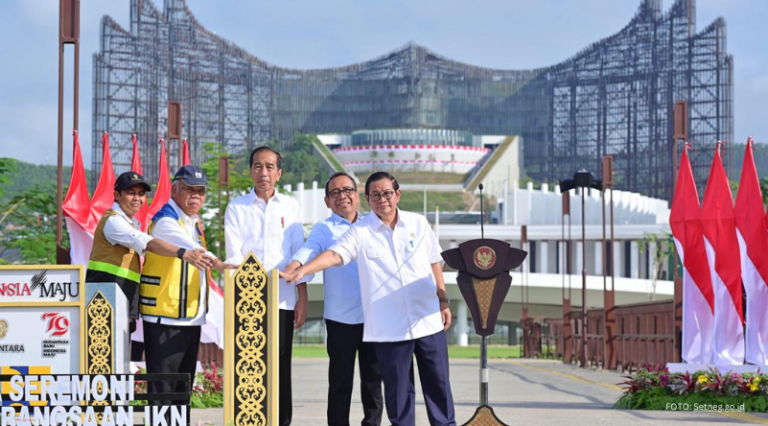 Presiden Mresmikan Plaza Seremoni Sumbu Kebangsaan di IKN